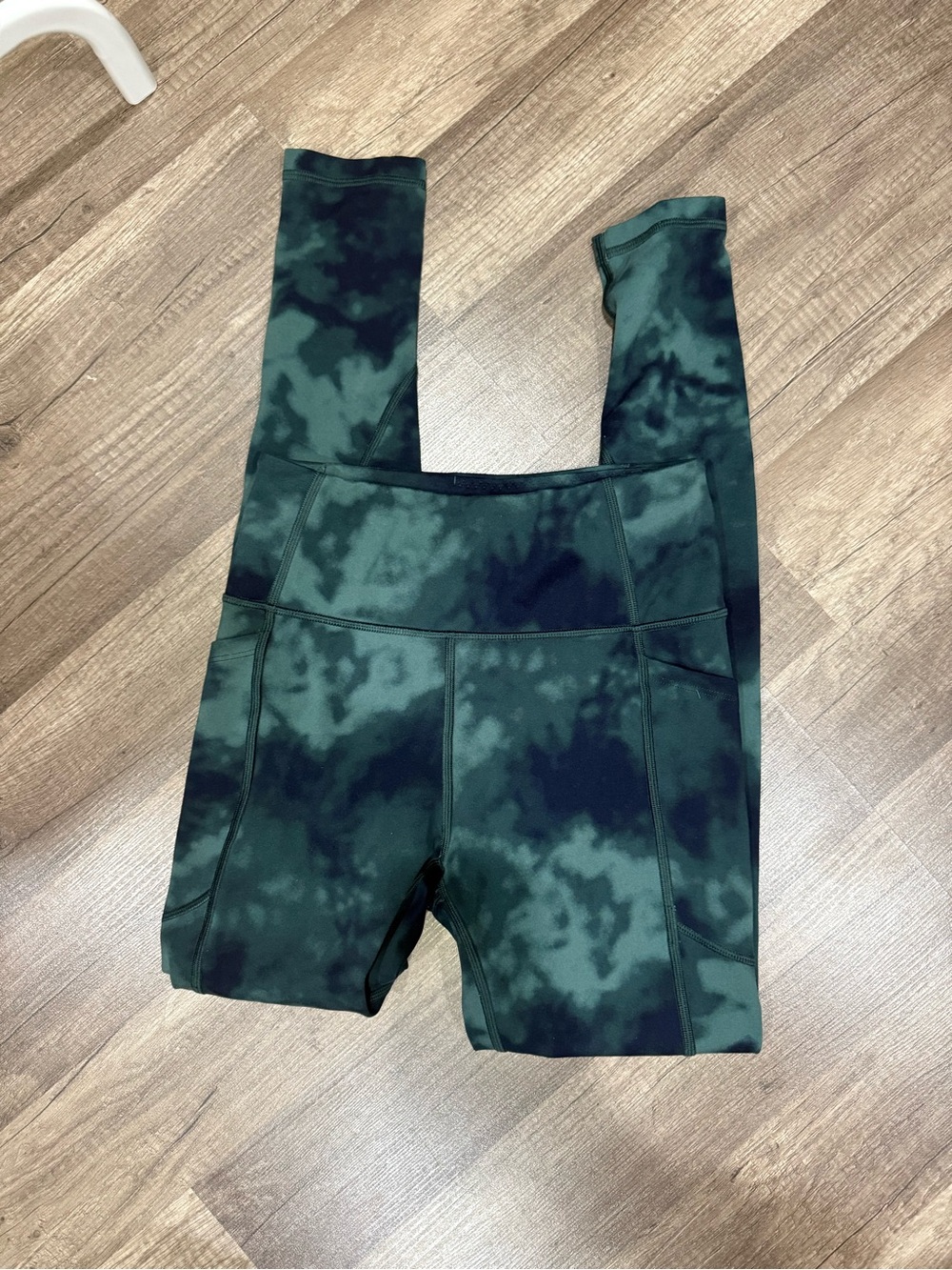 Victoria’s Secret blue & green tie dye high impact leggings Size 4
